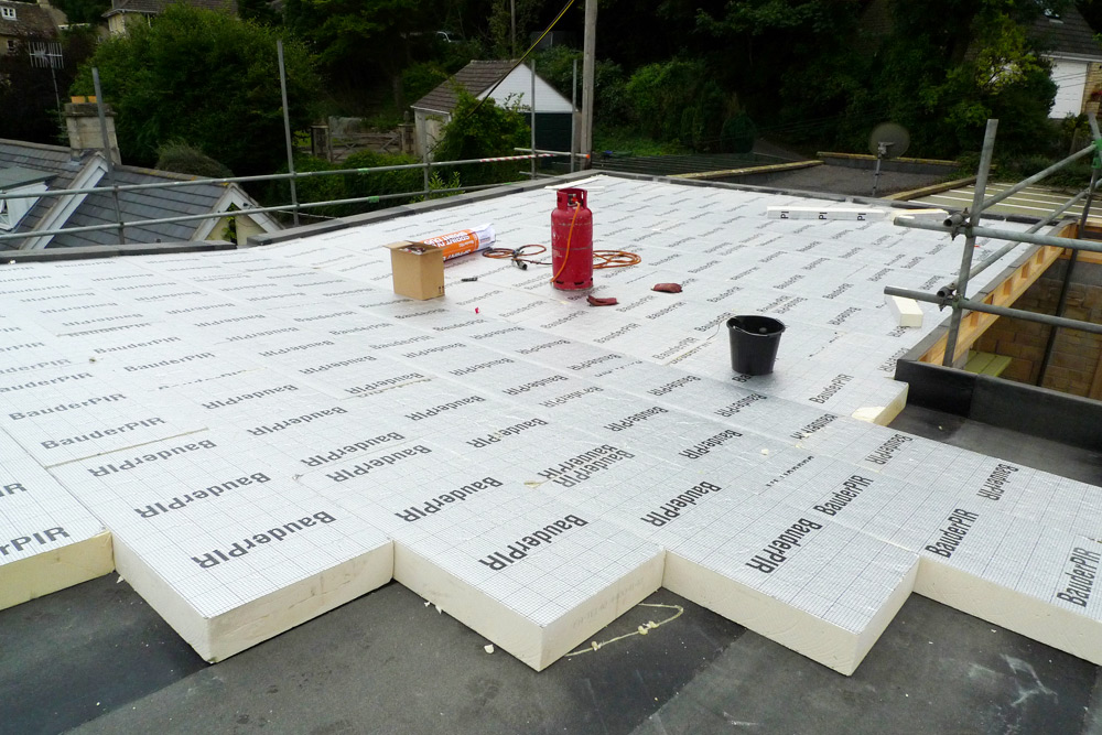 Roof and Sedum - Bauder PIR insulation installation